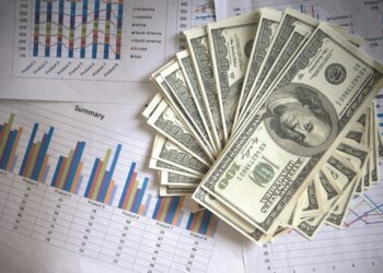 Impuesto a las remesas: castigar a quienes sostienen dos países