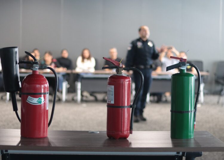 Congreso sigue capacitación para personal en materia de protección civil