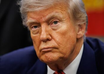 Trump dice que «ojalá» los tribunales le permitan continuar 