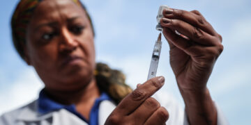 OPS: dengue, gripe aviar y Oropuche, principales retos en América