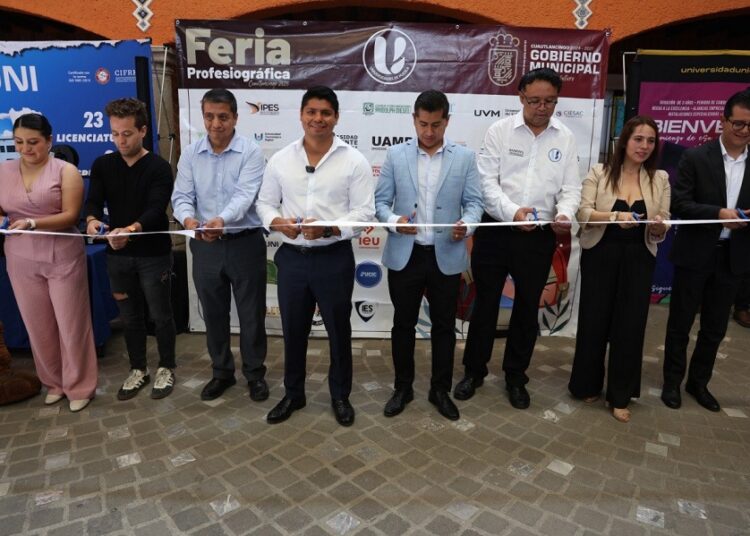 Omar Muñoz inaugura Primera Feria Profesiográfica en Cuautlancingo