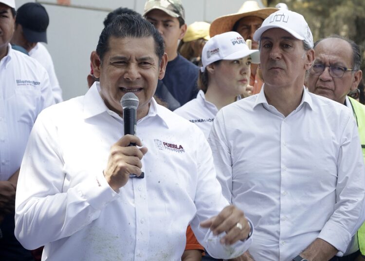 Armenta revela que existe red de corrupción en Finanzas