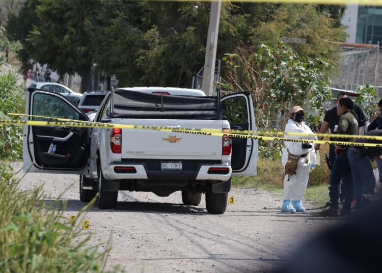VIDEO: Lo asesinan en su camioneta en San Bernardino Tlaxcalancingo