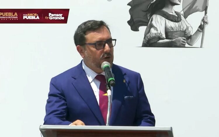 IPN invertirá en proyectos de innovación de semiconductores en Puebla