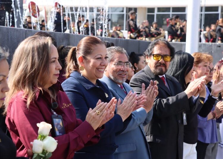 Presidenta del Congreso acude a ceremonia cívica del Cenhch