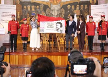 Gobierno de México conmemora a  maestros, con la emisión de Estampilla Postal y Develación de Billete de Lotería