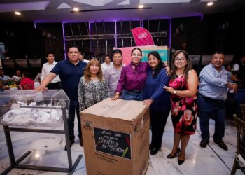 Reconoce Lupita Cuautle a las y los docentes de San Andrés Cholula