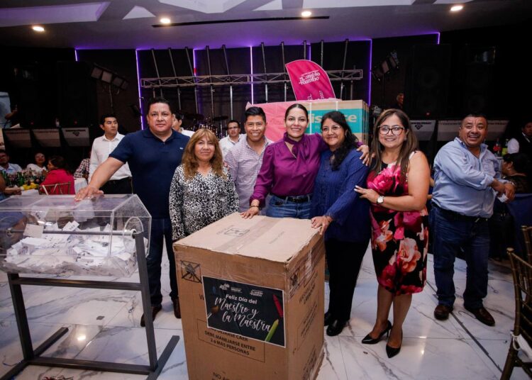 Reconoce Lupita Cuautle a las y los docentes de San Andrés Cholula