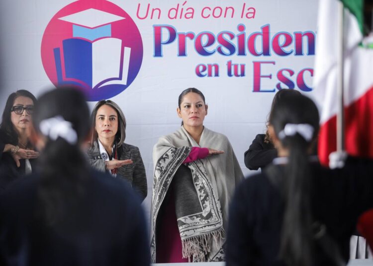 Fomenta Lupita Cuautle el rendimiento escolar con apoyos y talleres
