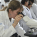 Lilia Cedillo entrega 50 microscopios para laboratorios de CU2