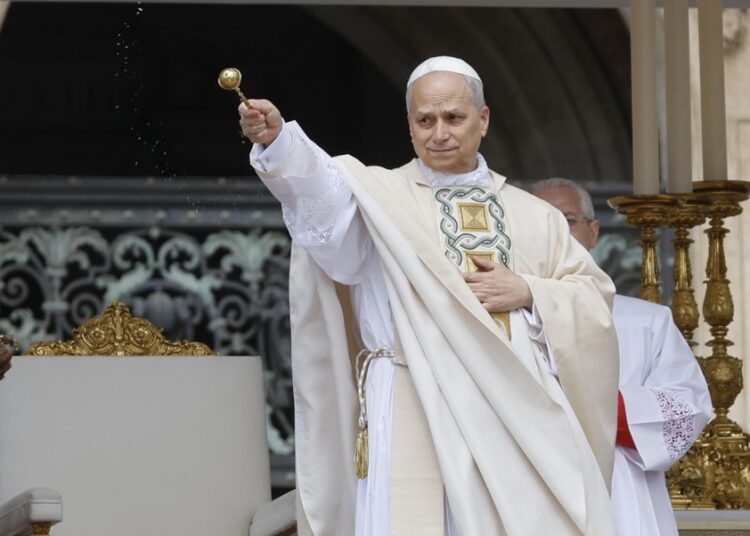 Unas 200 mil personas asisten a la misa de inicio de pontificado de León XIV