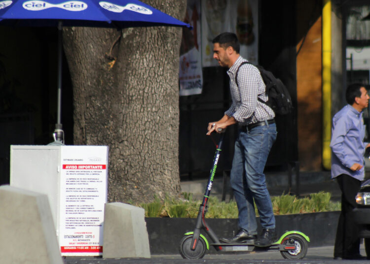 SMT debe evaluar el emplacamiento de los scooters y bicis eléctricas