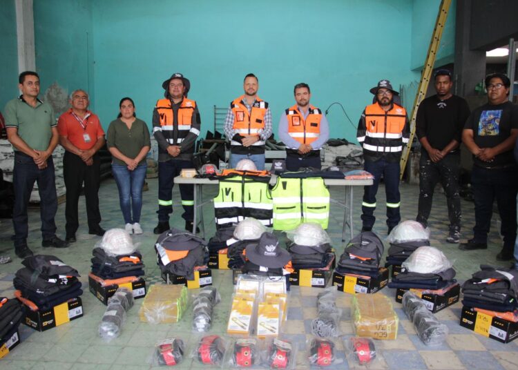 Ayuntamiento entrega uniformes a personal operativo de Secretaría de Movilidad