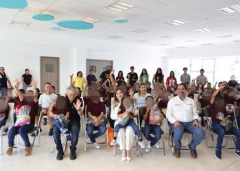 Menores de la Casa de la Niñez Poblana disfrutan de la obra de teatro «Nuevo Rey»