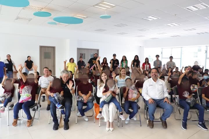 Menores de la Casa de la Niñez Poblana disfrutan de la obra de teatro «Nuevo Rey»