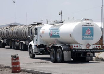 Urge respuesta de Pemex a desabasto de gasolina