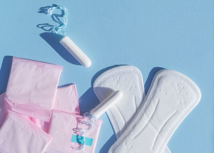 Aprueban entrega obligatoria de productos de higiene menstrual en escuelas