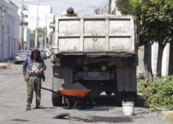 15 cuadrillas atienden programa de bacheo por temporada de lluvias