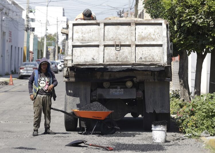 15 cuadrillas atienden programa de bacheo por temporada de lluvias