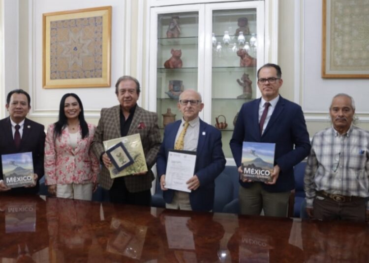 Congreso del Estado recibe réplica de la Constitución de 1824