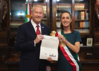 Sheinbaum recibe a Ronald Johnson, embajador de EE. UU.