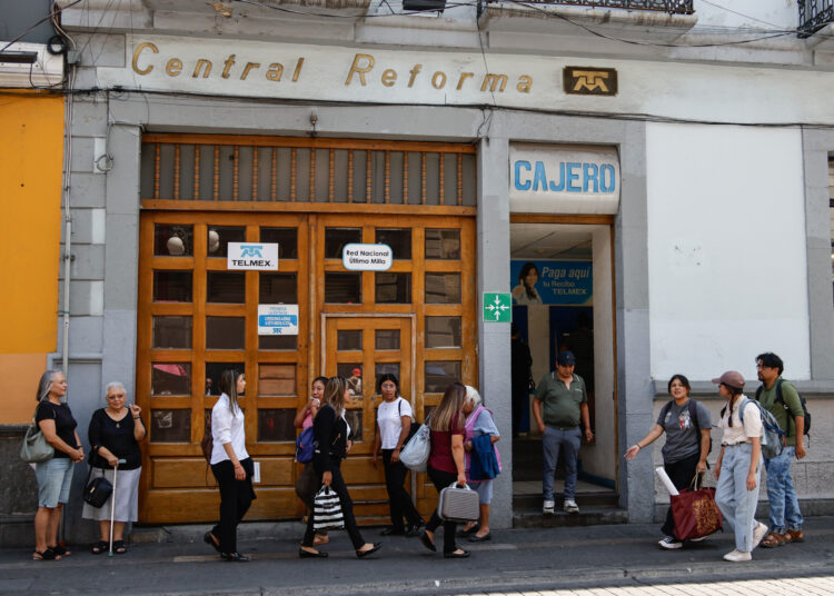 Telmex gana licitación para colocar mil puntos de internet gratuito en la ciudad