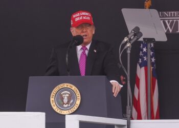 Harvard debería facilitar al Gobierno datos de sus estudiantes: Trump