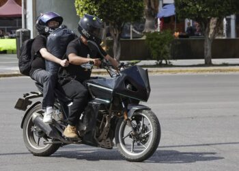 Regulación de motocicletas, en puerta