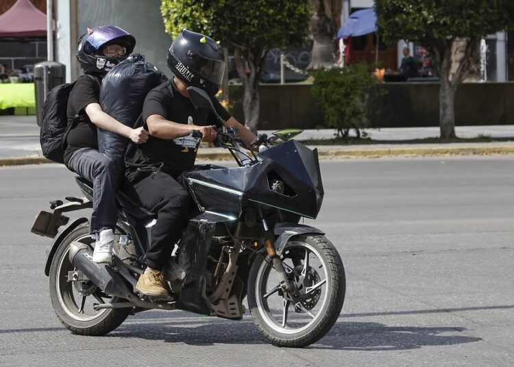 Regulación de motocicletas, en puerta