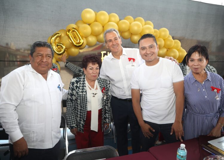 Reconoció Pepe Chedraui a maestros por su labor para la formación de niños y adolescentes