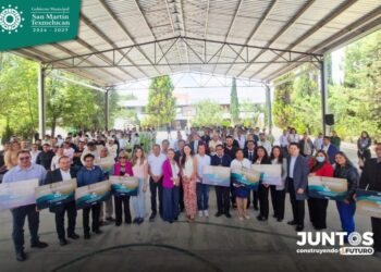 Gobierno de Texmelucan entrega 10 captadores de agua pluvial a escuelas