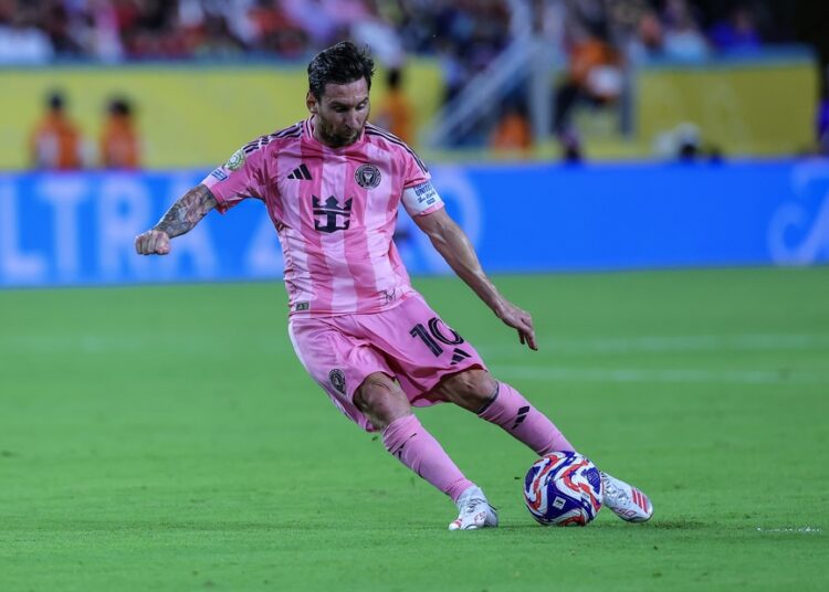 Ustari y El Shenawy roban los focos a Messi y lo dejan sin goles