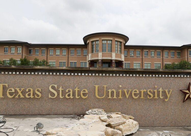 Texas ordena a universidades públicas identificar a estudiantes indocumentados