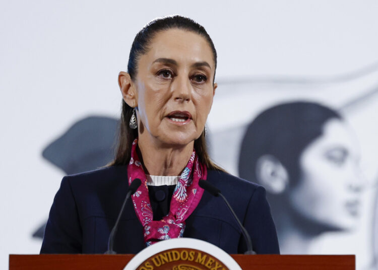 Sheinbaum firma decretos en beneficio de maestros