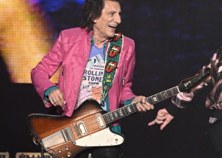 Ronnie Wood celebra sus 50 años en Rolling Stones