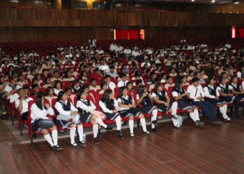 Orientan a estudiantes sobre las drogas