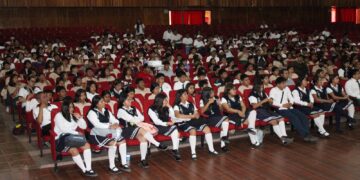 Orientan a estudiantes sobre las drogas