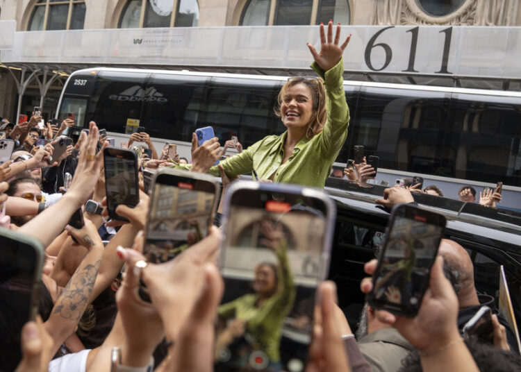 Karol G sorprende fans en Nueva York