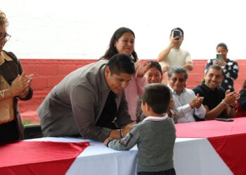 Omar Muñoz entrega obras de rehabilitación en CAIC de Almecatla