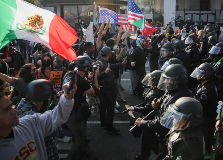Redes sociales censuran redadas en Los Ángeles
