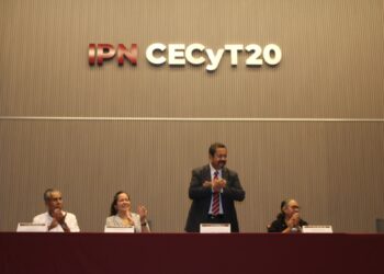 Reconoce COBAEP a estudiantes con alto desempeño académico