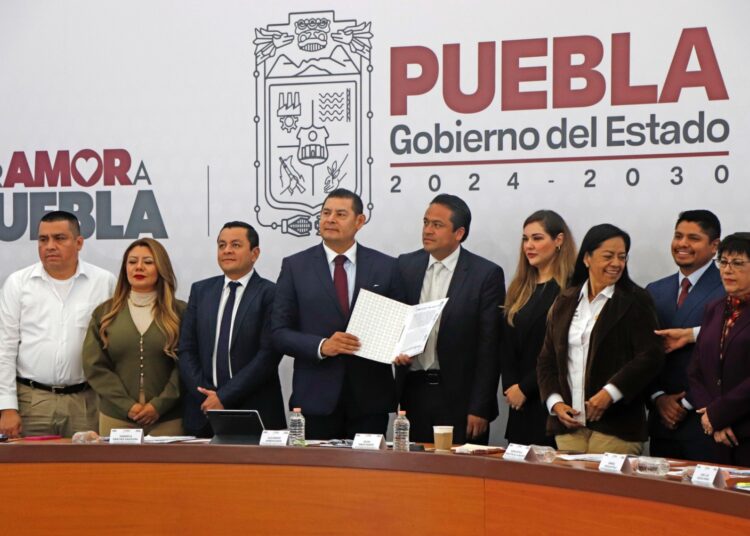 Firma Omar Muñoz convenio para brindar seguridad patrimonial a los ciudadanos