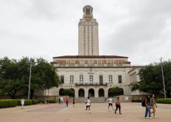 Texas revoca ley en contra de alumnos indocumentados