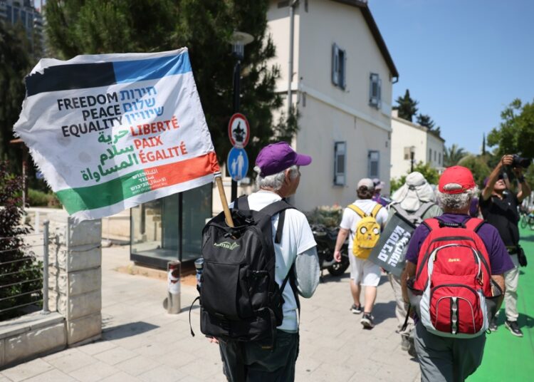 Israelíes comienzan un viaje de 3 días a Gaza para protestar por el genocidio