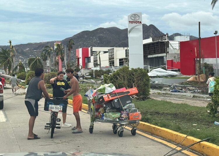 Confirman un muerto y daños materiales por paso de Erick