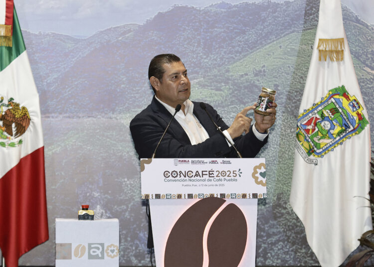 En Concafe entregan primer lote de café liofilizado ‘5 de Mayo’