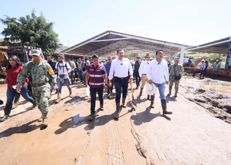 Armenta asiste a la zona damnificada por las lluvias (Video)