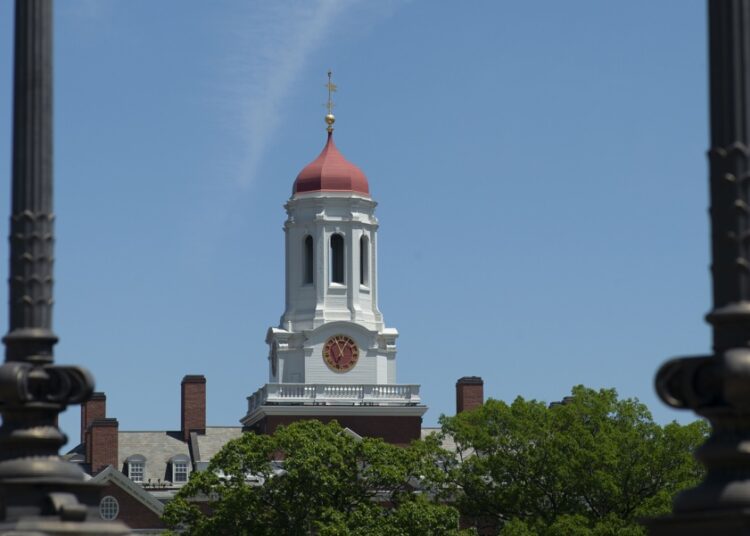 Administración Trump halló violaciones a derechos de estudiantes judíos en Harvard
