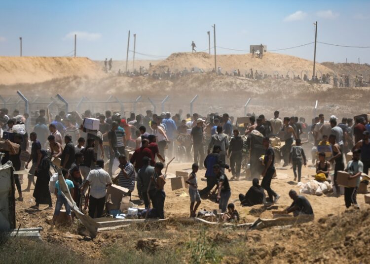 Israel mata a 10 palestinos cerca de un punto de distribución de alimento en el sur de Gaza