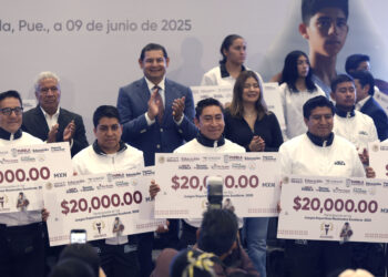 Gobierno de Puebla abandera delegación rumbo a los Deportivos Nacionales Escolares 2025